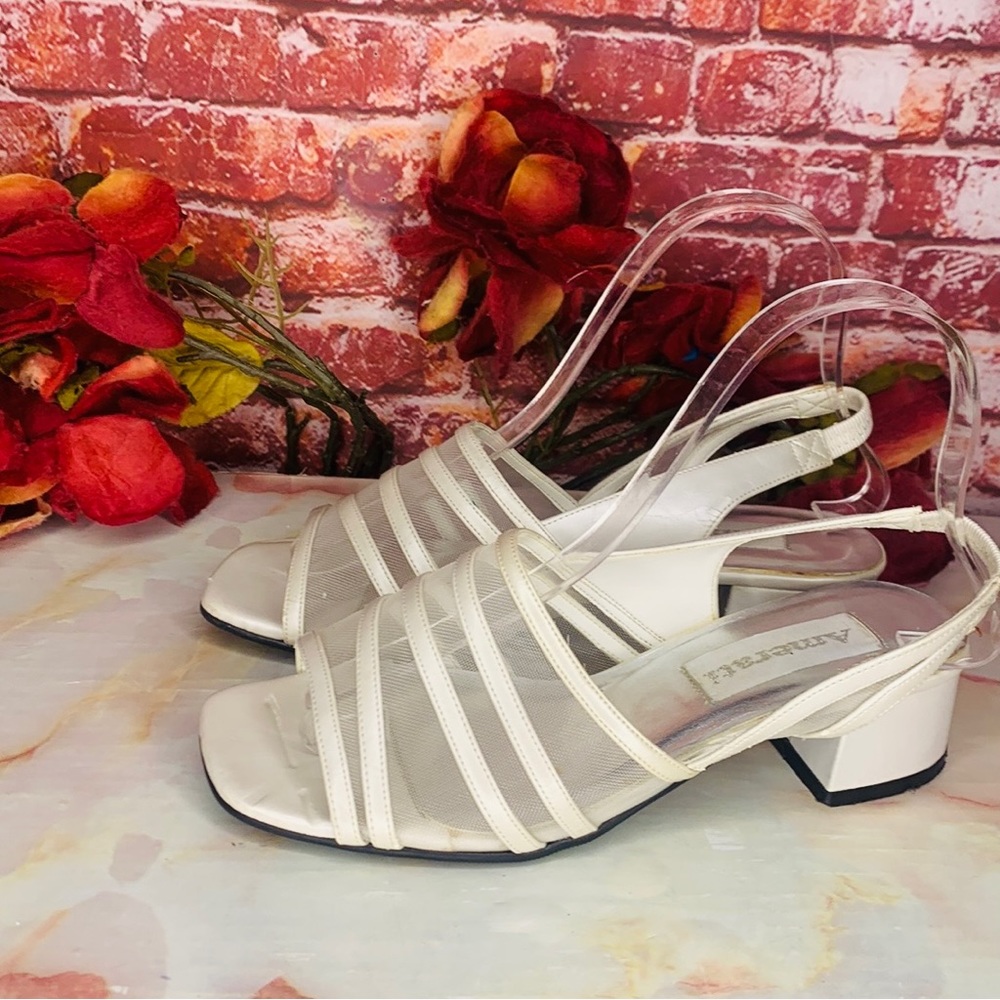 Vintage 70s Amerati Off White Sling Back Block Heel Sandals